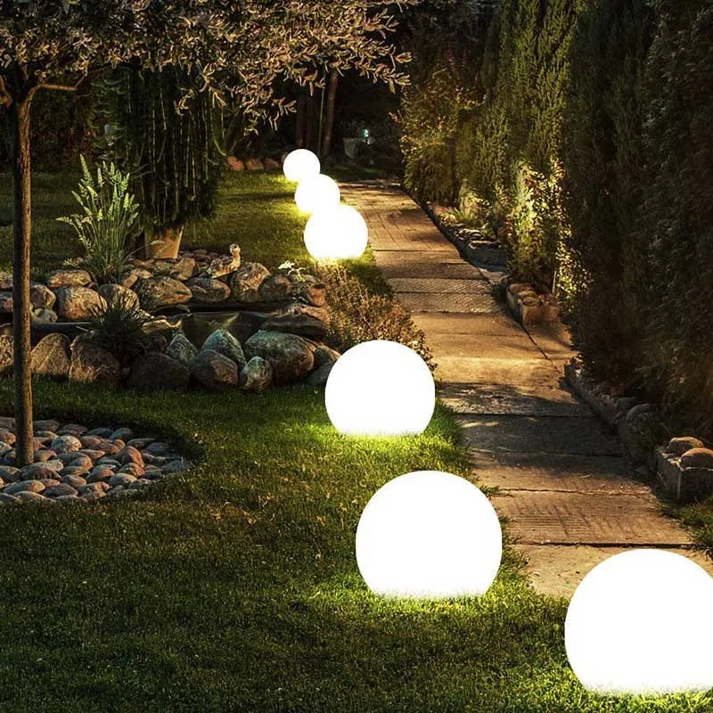 Sphère Lumineuse LED Flottante - Ambiance Jardin